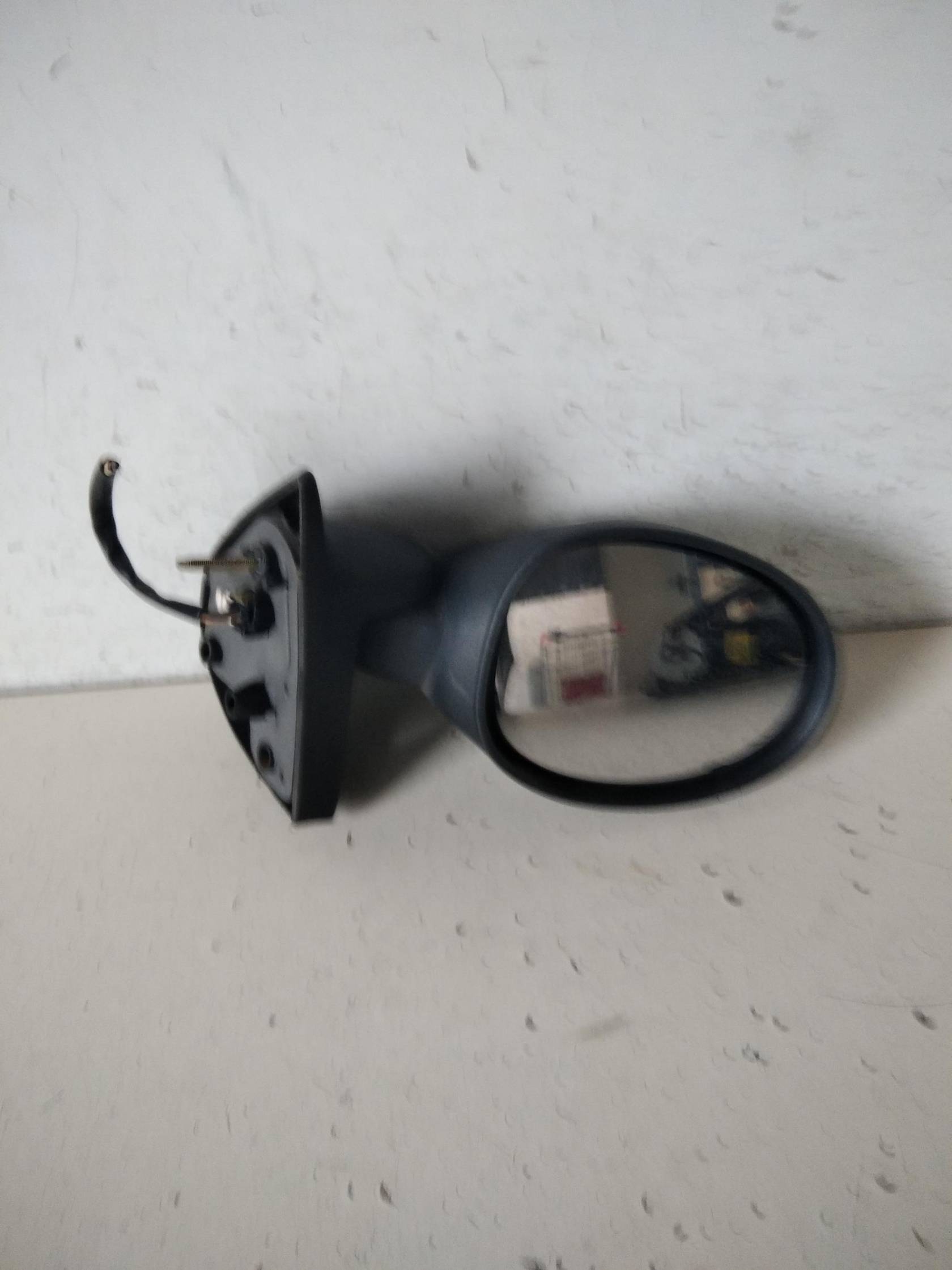 Retrovisore est. dx.